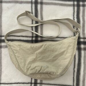 uniqlo • crossbody